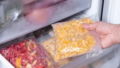 Které potraviny rozhodně nepatří do mrazáku, přesto je hospodyňky často zmrazují